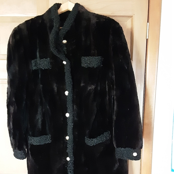 Vintage fur coat persian lamb trim - Picture 2 of 9